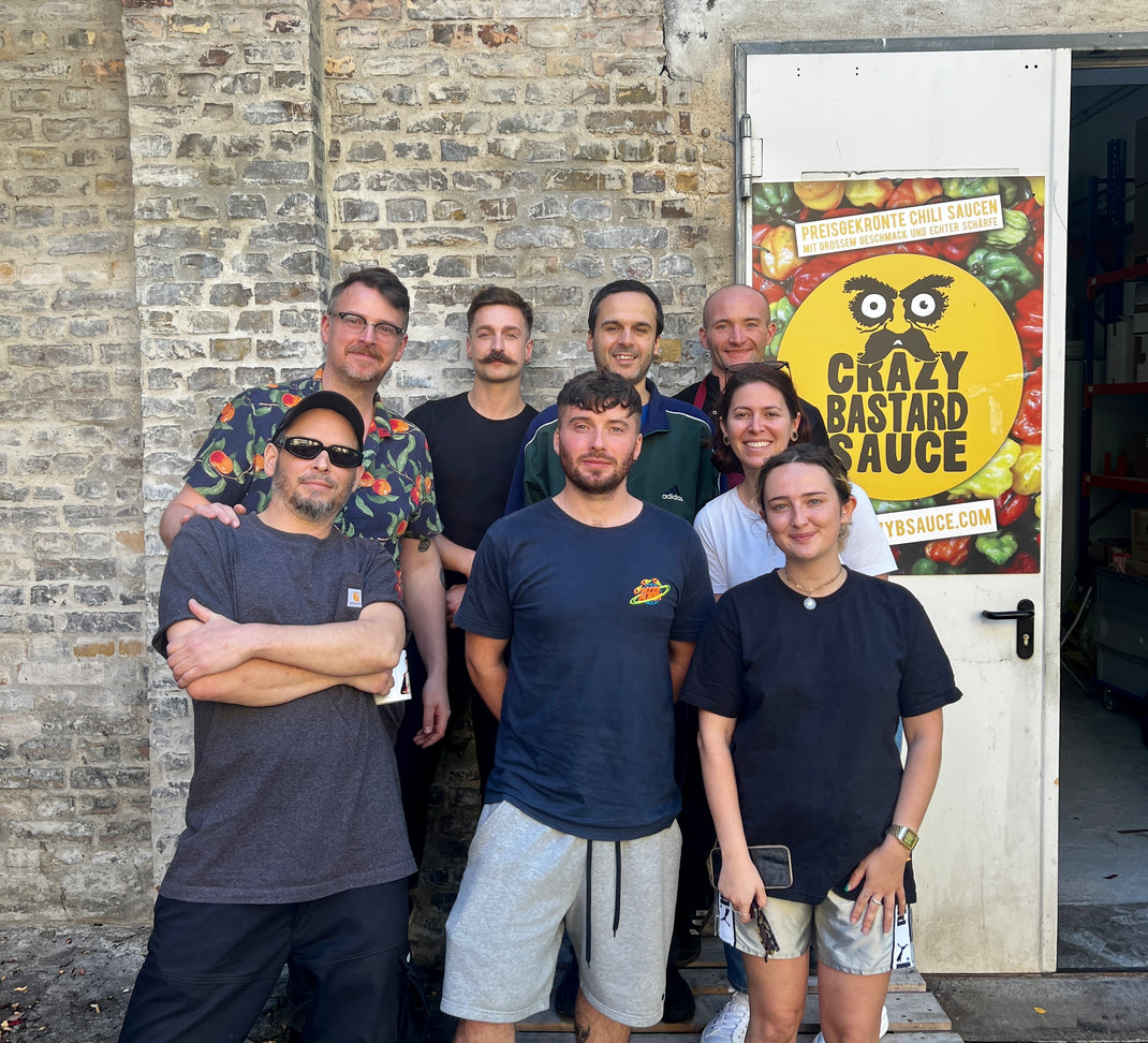 Das Crazy Bastard Team in der Manufaktur